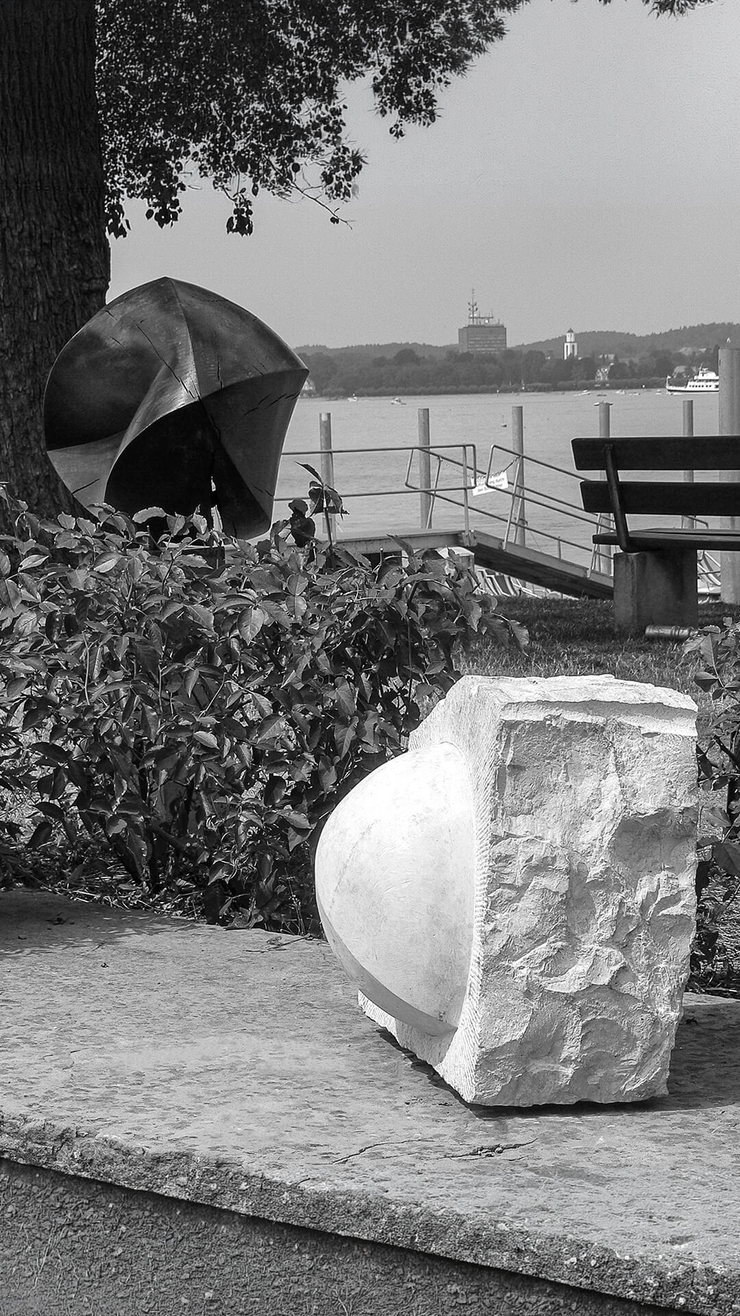 bieri-skulpturen-am-see-kreuzlingen-2006-jurakalkstein-laerchenholz-neu