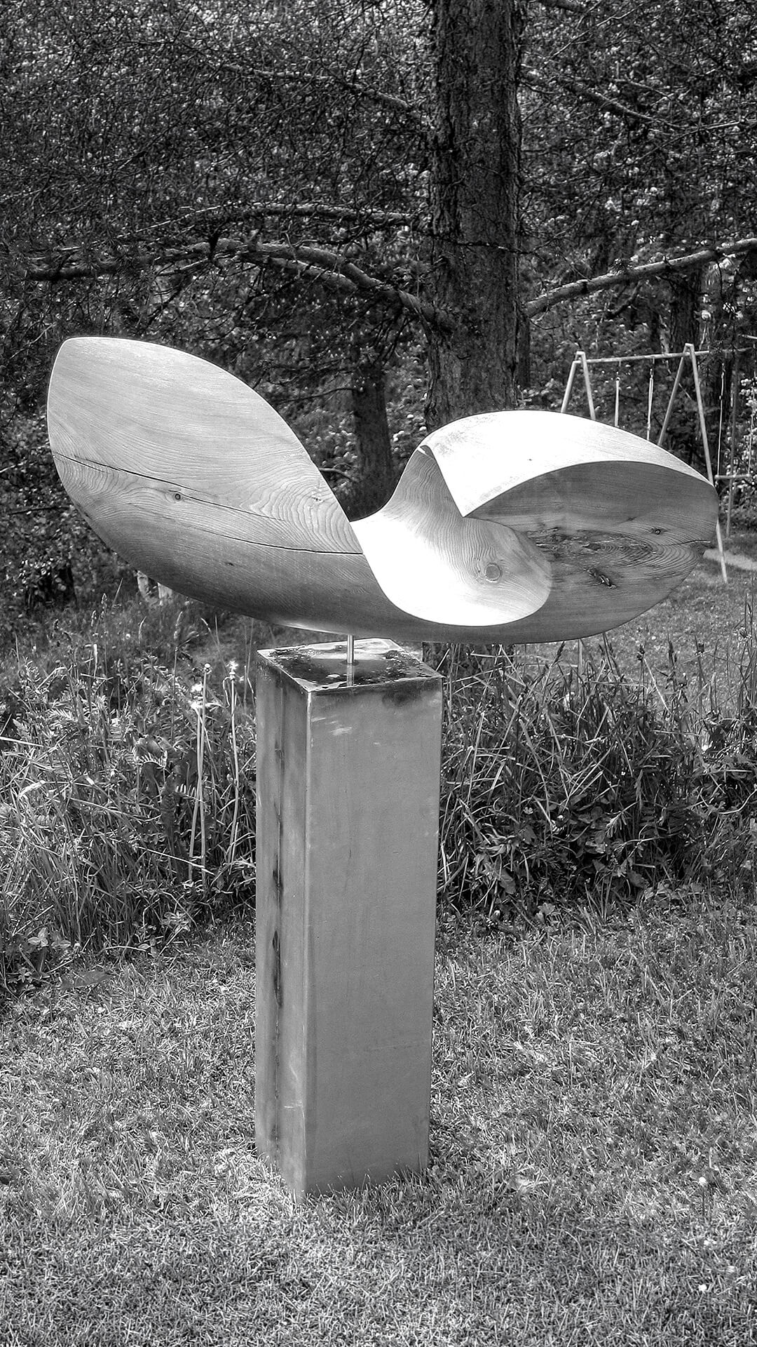 bieri-skulpturen-kunst-im-park-pontresina-2006-laerchenholz-1-neu